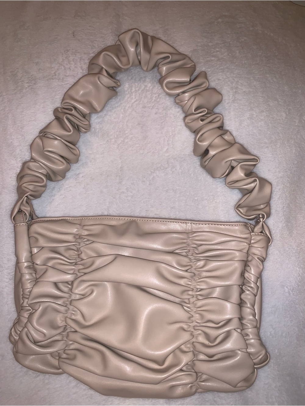 asos Puffy beige ruffled ruched shoulder bag ASOS DESIGN "scrunchie" Excellent